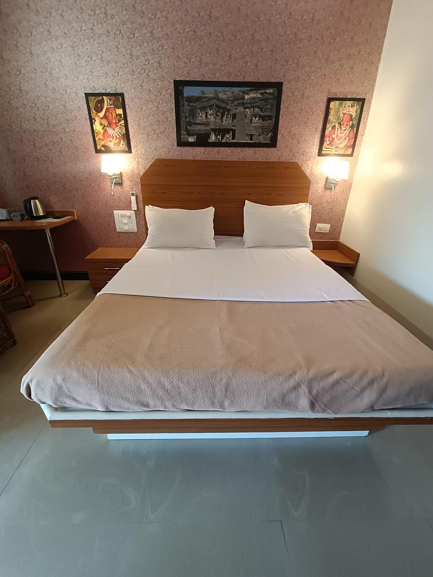 Ellora Heritage Resort Экстерьер фото